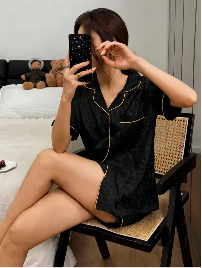 8% OFF Black Leopard Jacquard Women Short Sleeve Shorts Pajama Set, Loungewear