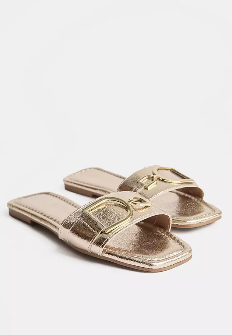 33% OFF Trendyol Flat Sandals