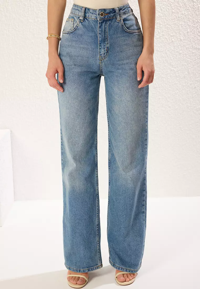 42% OFF Blue High Waist Wide Leg Jeans TWOSS25JE00172