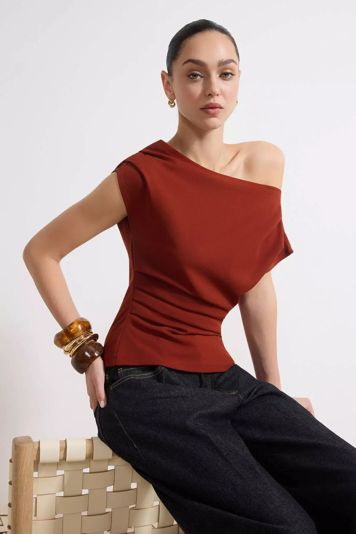 16% OFF Cinnamon Shirring/Drape Detail Flowy Asymmetrical Neckline Knitted Blouse Twoss25Bz24