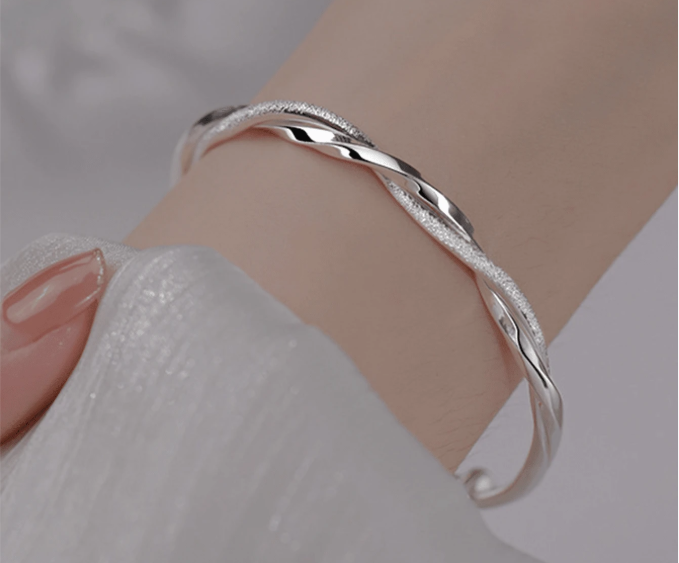 10% OFF Twist Detail Bangle Structured Layered Cuff Bangle For Women Randomly Twisted Pattern