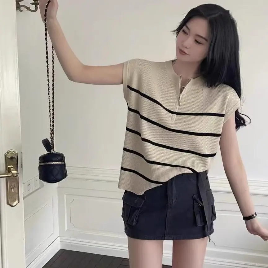 28% OFF MODA Front Zipper Stripe Knitted Top 658