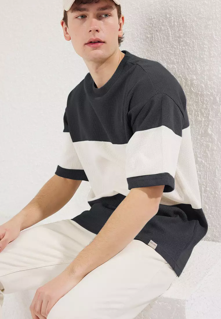 28% OFF Trendyol Oversize/Wide Cut Color Block Textured T-Shirt