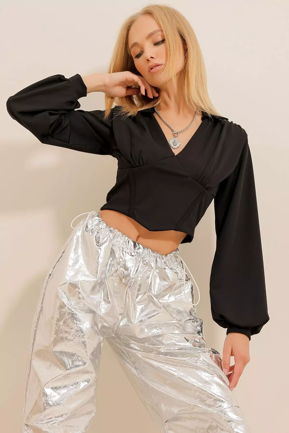 81% OFF Crop Pleated Blouse