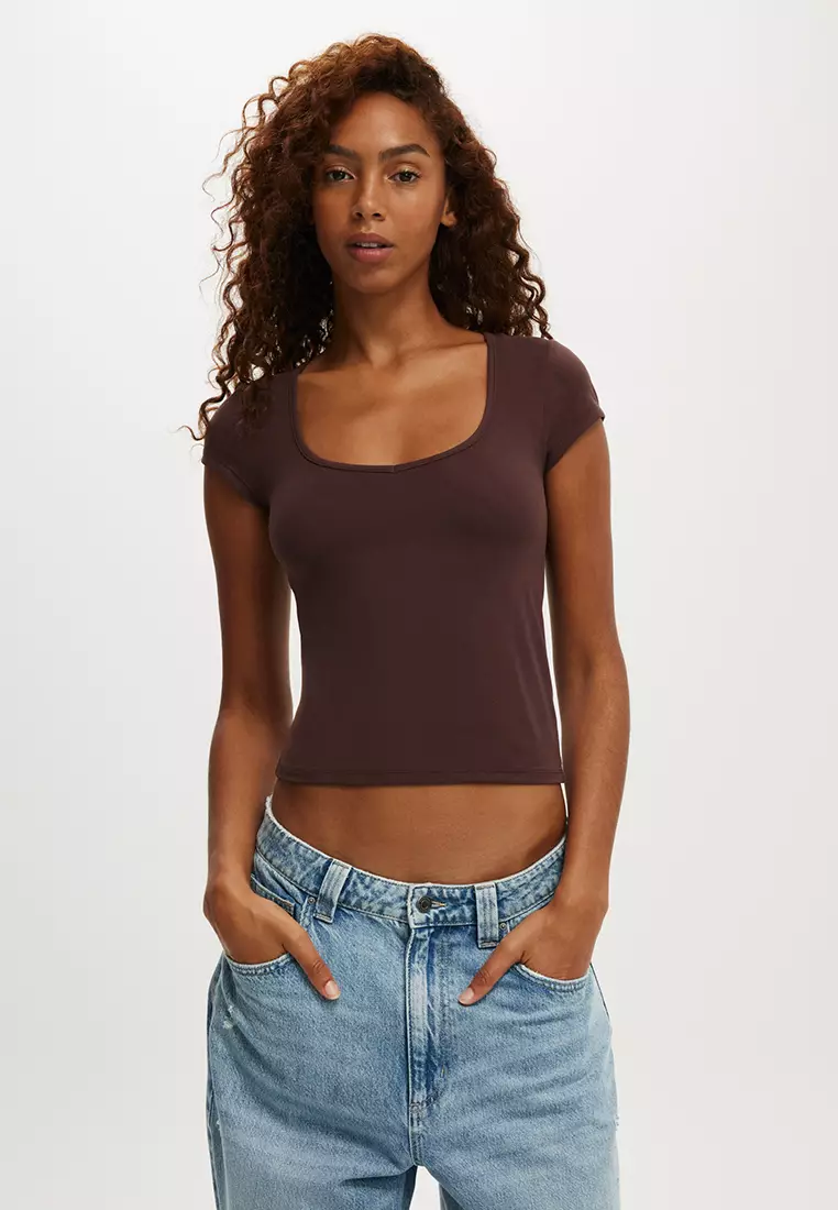 64% OFF Hold Me Short Sleeves Tee