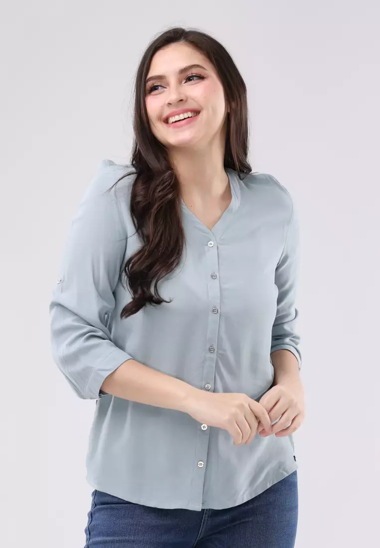72% OFF Crissa Woven Plain Rayon 3/4"blouse