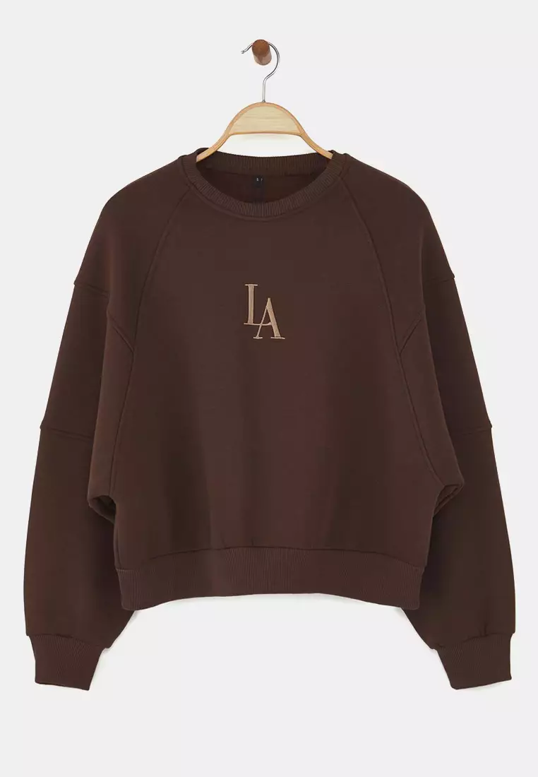 24% OFF Trendyol Brown Crew Neck Regular Fit Embroidered Thick Polar Fleece Knitted Sweatshirt Twoaw24Sw00199