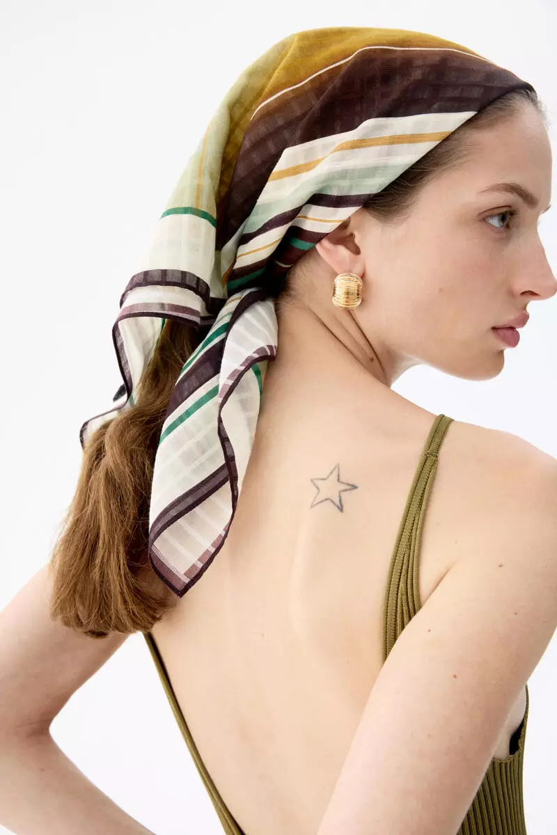 20% OFF H&M Printed cotton scarf