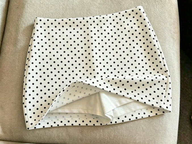 4% OFF Franclia Women's White And Black Polka Dot Fabric Short Skort With Polka Dot Design Perfect For Parties Picnic Brunch Summer Cute,Casual Autumn And Winter