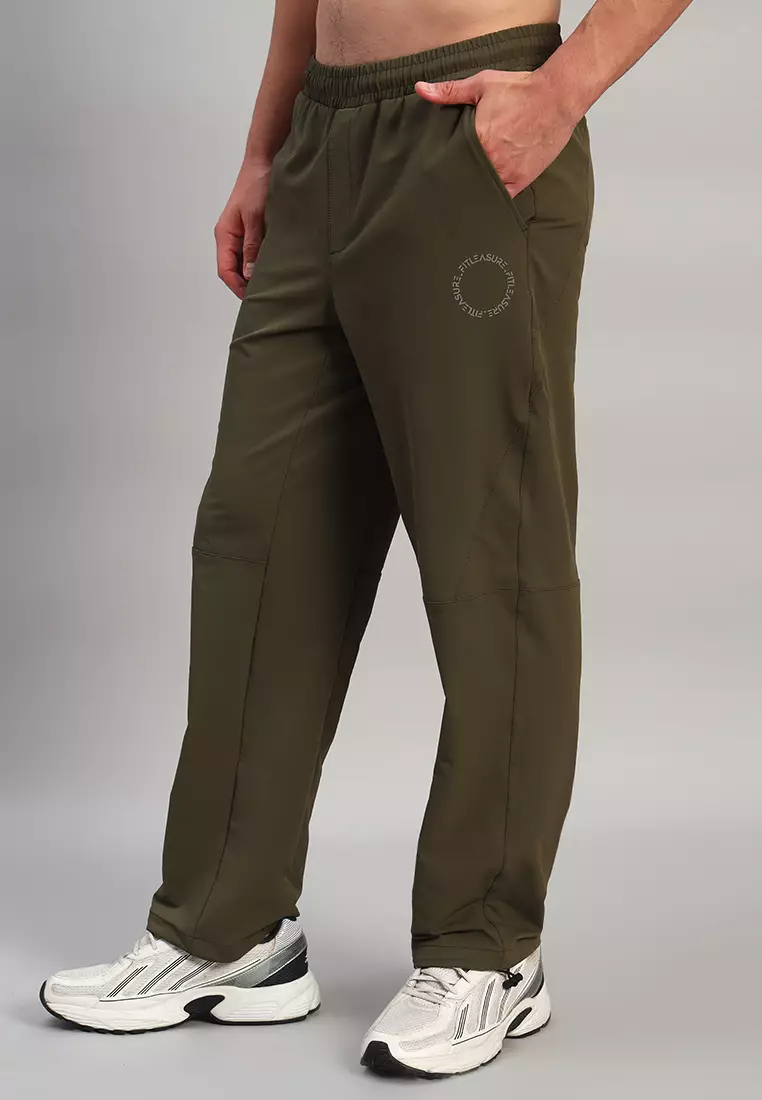 83% OFF Fitleasure Men’s Performance Cargo Joggers