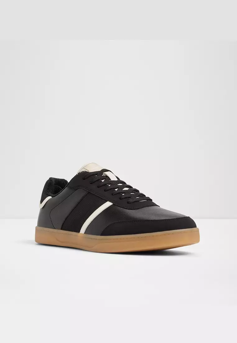 60% OFF Freekick Low-Top Sneakers