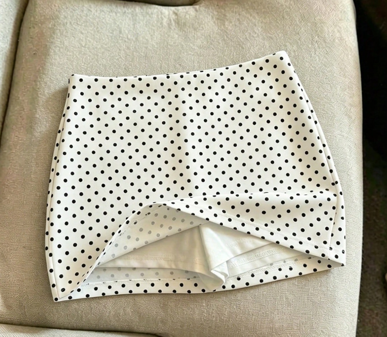 10% OFF Franclia Women's White Fabric Short Skort With Asymmetrical Polka Dot Design Perfect For Parties