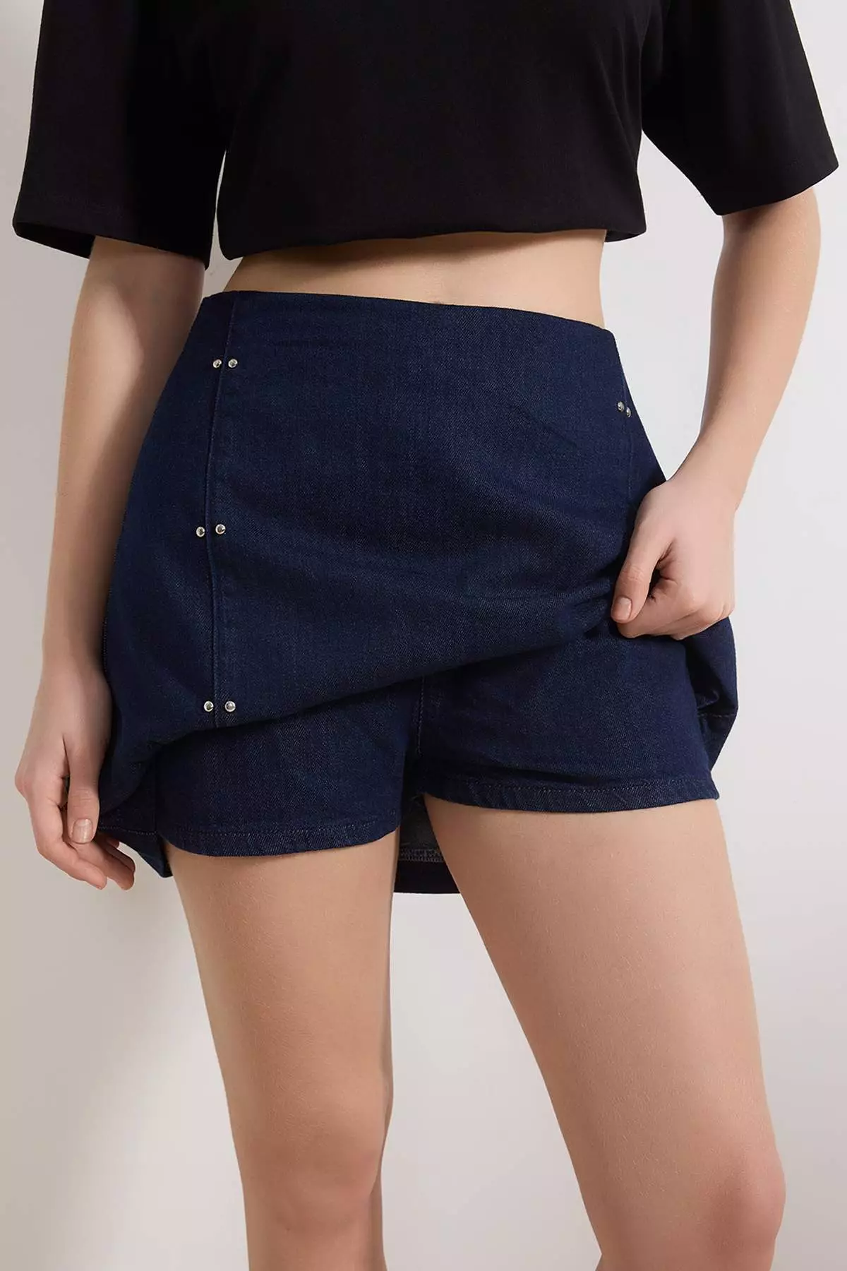 49% OFF Trendyol Dark Blue Accessory/Troque Detailed 1% Cotton Denim Shorts Skirt Twoss26Sr14