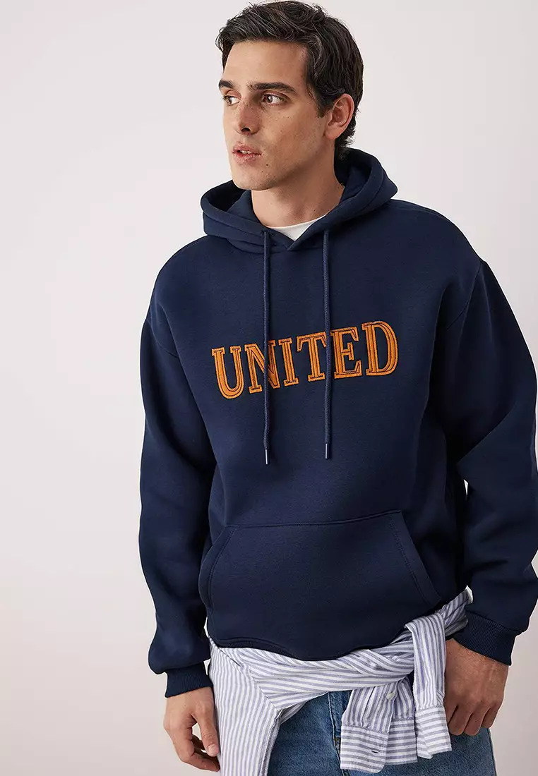 50% OFF Trendyol Navy Blue Oversize/ Wide Cut Applique Embroidered Sweatshirt Tmnaw26Sw00056
