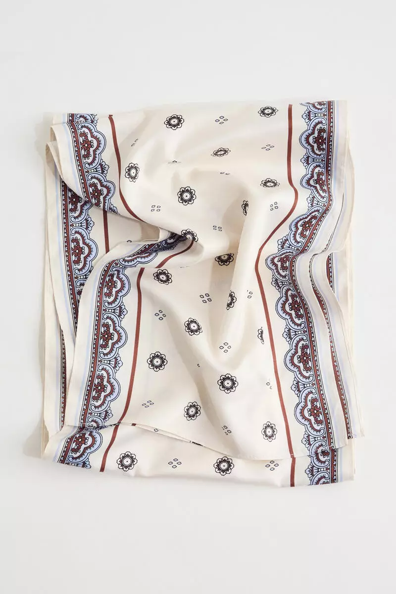 69% OFF H&M Printed scarf